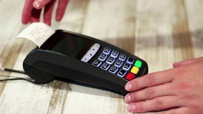 "Безготівкові розрахунки: допомога економіці країни під час війни" — миколаївський економіст