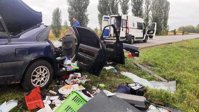 На Чернігівщині зіткнулися фура та легковик: одна людина загинула На Чернігівщині зіткнулися фура та легковик: одна людина загинула