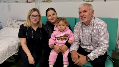 1-річна дівчинка у лікарні