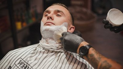 Служить у ЗСУ та керує барбершопами. Прикарпатець Руслан Колішенко Служить у ЗСУ та керує барбершопами. Прикарпатець Руслан Колішенко