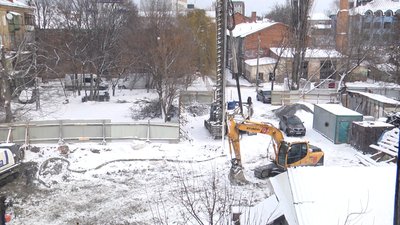 У Житомирі через підготовчі роботи з будівництва багатоповерхівки сусідній будинок почав руйнуватися У Житомирі через підготовчі роботи з будівництва багатоповерхівки сусідній будинок почав руйнуватися