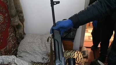 Поліцейські на Тернопільщині вилучили в жителя району понад сотню набоїв, карабін та дві гранати