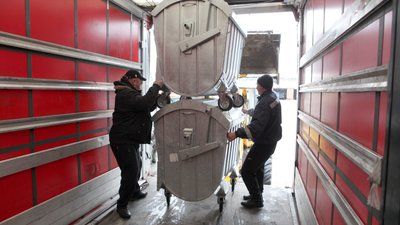 Вінниця передала Херсону 50 контейнерів для збору побутових відходів