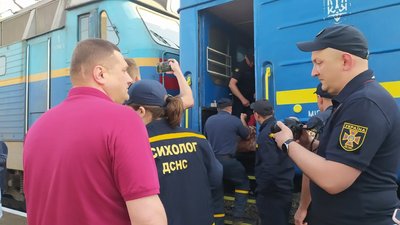 На Житомирщину прибув десятий евакуаційний потяг із переселенцями з Донеччини На Житомирщину прибув десятий евакуаційний потяг із переселенцями з Донеччини