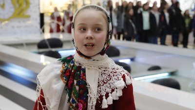 У Дніпрі вихованці десяти музичних шкіл співали "Щедрика" у торговельному центрі У Дніпрі вихованці десяти музичних шкіл співали "Щедрика" у торговельному центрі