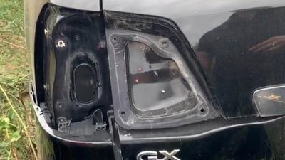 У Харкові поліцейського підозрюють у крадіжці ліхтарів з позашляховика У Харкові поліцейського підозрюють у крадіжці ліхтарів з позашляховика