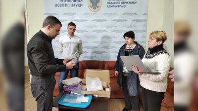Учні п'яти прикордонних громад Чернігівщини отримають ноутбуки та планшети для навчання в онлайн форматі