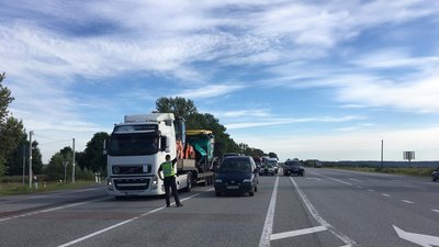 На Львівщині працівники психіатричної лікарні перекривають дорогу: вимагають виплату зарплати На Львівщині працівники психіатричної лікарні перекривають дорогу: вимагають виплату зарплати
