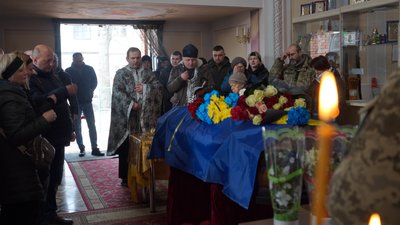 "Якщо не дасте повістку, я тут намет поставлю". У Сумах попрощалися з захисником Русланом Іваненком "Якщо не дасте повістку, я тут намет поставлю". У Сумах попрощалися з захисником Русланом Іваненком