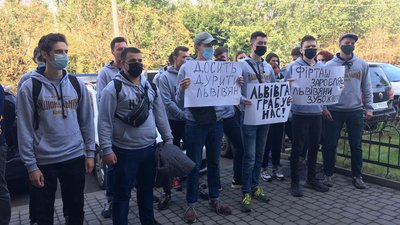 Пікет біля "Львівгазу". З якими вимогами прийшли на протест представники "Нацкорпусу"
