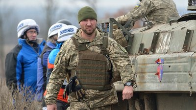 У Сумах відкрили пам'ятник загиблому комбригу Євгену Коростельову У Сумах відкрили пам'ятник загиблому комбригу Євгену Коростельову