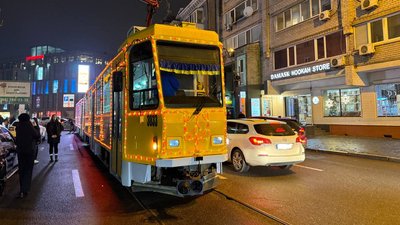 У Дніпрі почали курсувати новорічні тролейбус та трамвай: на яких маршрутах У Дніпрі почали курсувати новорічні тролейбус та трамвай: на яких маршрутах