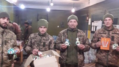 Понад пів тонни куті. Волонтери з Прикарпаття зібрали різдвяні смаколики бійцям на Схід