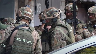 У Харкові чоловік погрожує вибухом поліцейським: введена спецоперація