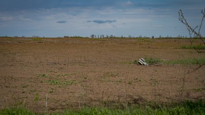 “Викопали російські снаряди – посіяли соняшник”: як українські фермери попри війну тримають економічний фронт “Викопали російські снаряди – посіяли соняшник”: як українські фермери попри війну тримають економічний фронт