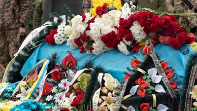 В Ужгороді попрощалися із загиблим на війні Євгеном Куклишиним В Ужгороді попрощалися із загиблим на війні Євгеном Куклишиним