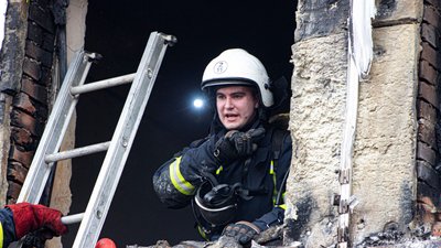 У Хмельницькому вогнеборці гасили пожежу у швейному цеху У Хмельницькому вогнеборці гасили пожежу у швейному цеху