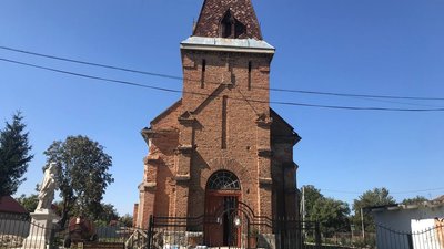 Костел святого Архангела Михаїла у Чабарівці на Тернопільщині Костел святого Архангела Михаїла у Чабарівці на Тернопільщині