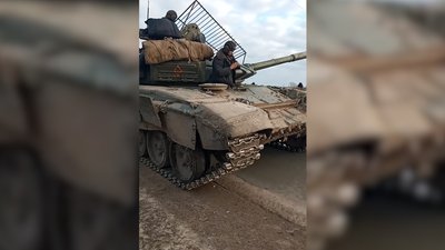 "Вагони горіли тиждень": як на Чернігівщині селяни навели вогонь на 50 цистерн та російську колону бронетехніки "Вагони горіли тиждень": як на Чернігівщині селяни навели вогонь на 50 цистерн та російську колону бронетехніки