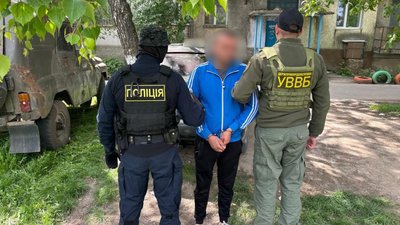 Таксист, якого підозрюють у переправленні чоловіків за кордон