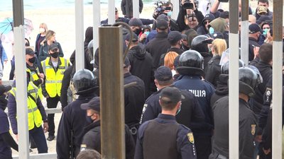 В Одесі під час акції проти забудови пляжів на 16-й станції Фонтану сталася сутичка