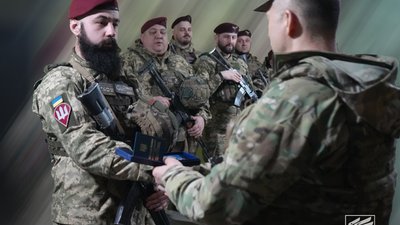 Сирський вручив нагороду