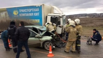 В окупованому Криму в аварії на трасі загинули троє людей В окупованому Криму в аварії на трасі загинули троє людей