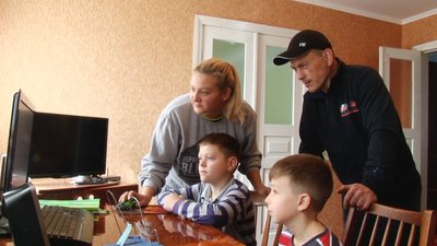 Сухостій на дрова: як підтримують переселенців у селі на Черкащині
