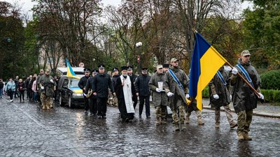 В Ужгороді попрощалися із полеглим захисником Миколою Суязовим В Ужгороді попрощалися із полеглим захисником Миколою Суязовим