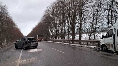 На Вінниччині у ДТП травмувалися дві людини На Вінниччині у ДТП травмувалися дві людини