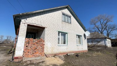 Боїться, що заберуть дітей через безлад у будинку