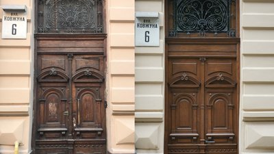 У центрі Львова відреставрували дубову браму кінця XIX століття