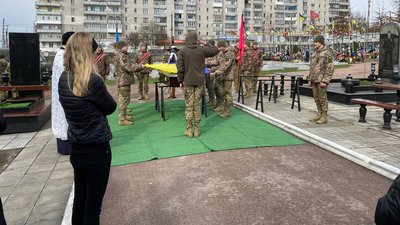 У Житомирі попрощалися із двома військовими, які загинули у боях за Україну У Житомирі попрощалися із двома військовими, які загинули у боях за Україну
