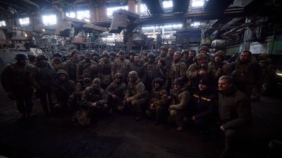 Які воїни отримали нагороди від Зеленського на передовій в Бахмуті