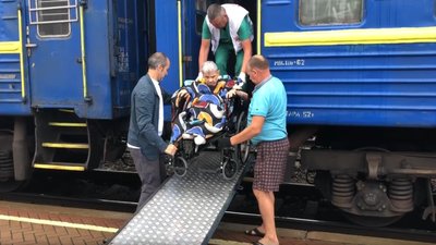 18 переселенців евакуювали з Донеччини до психоневрологічного інтернату на Вінниччині 18 переселенців евакуювали з Донеччини до психоневрологічного інтернату на Вінниччині