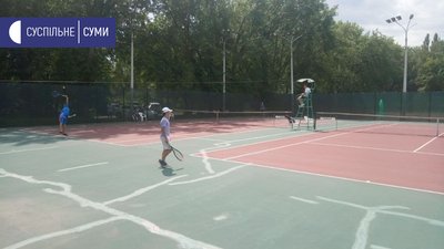 У Сумах завершився тенісний турнір серед спортсменів до 14 років У Сумах завершився тенісний турнір серед спортсменів до 14 років
