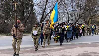 Був представником національно-свідомої молоді: в Тернополі попрощалися з бійцем Валерієм Гиндою Був представником національно-свідомої молоді: в Тернополі попрощалися з бійцем Валерієм Гиндою