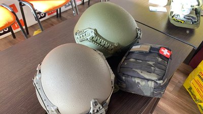 Військову амуніцію, медикаменти та автівку передають захисникам вінницькі волонтери