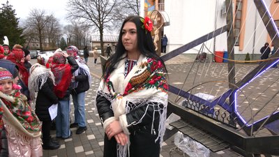 У Голині на Франківщині виконали "Щедрик" на карильйоні з гільз У Голині на Франківщині виконали "Щедрик" на карильйоні з гільз