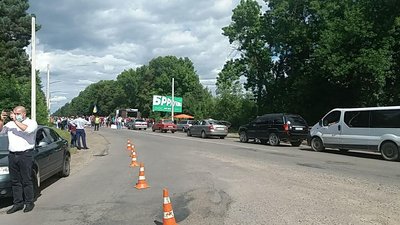 На Прикарпатті селяни перекрили дорогу Н-09 "Мукачево-Львів" (оновлено)