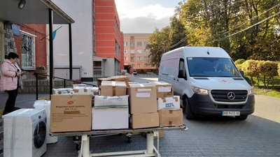 Червоний Хрест передав лікарням Вінниччини гуманітарну допомогу