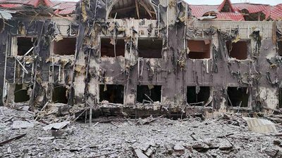 Російські ракети зруйнували медкорпус та їдальню у дитячому оздоровчому центрі у Харкові Російські ракети зруйнували медкорпус та їдальню у дитячому оздоровчому центрі у Харкові
