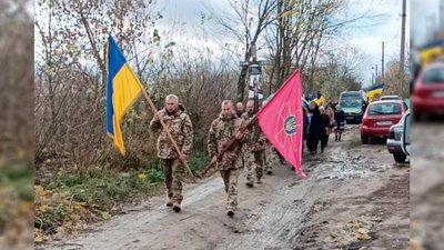 На Чернігівщині поховали двох бійців, які загинули при виконанні бойових завдань На Чернігівщині поховали двох бійців, які загинули при виконанні бойових завдань