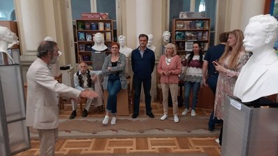 Жадан, Костенко та Кличко. У Львові відкрили виставку скульптур "Відомі постаті України" Жадан, Костенко та Кличко. У Львові відкрили виставку скульптур "Відомі постаті України"