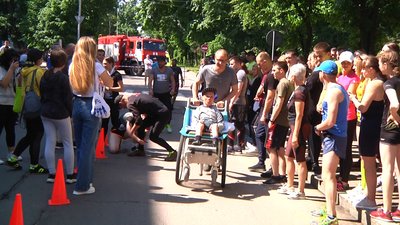 У Житомирі пройшов перший в Україні забіг єдності "Поліція передає естафету"