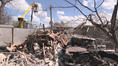 У Котлярах розбирають завали після ракетного обстрілу РФ