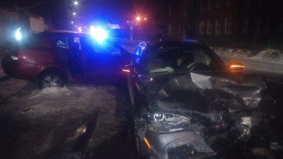 У Сумах на Чорновола сталася аварія. Водій в лікарні У Сумах на Чорновола сталася аварія. Водій в лікарні