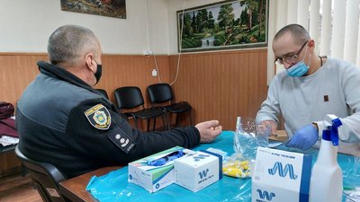 Результат за 15 хвилин: черкаських поліцейських протестували на ВІЛ