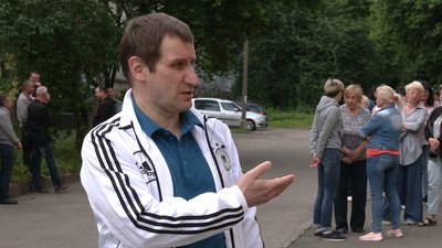 У Рівному мешканці будинку вийшли чекати газовиків, бо бояться лишитись без газу У Рівному мешканці будинку вийшли чекати газовиків, бо бояться лишитись без газу