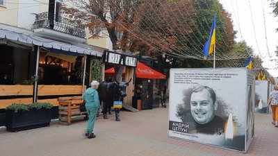У Хмельницькому наразі від реклами планують розвантажувати центральні вулиці міста, де зосереджений рух транспорту та пішоходів. У Хмельницькому наразі від реклами планують розвантажувати центральні вулиці міста, де зосереджений рух транспорту та пішоходів.